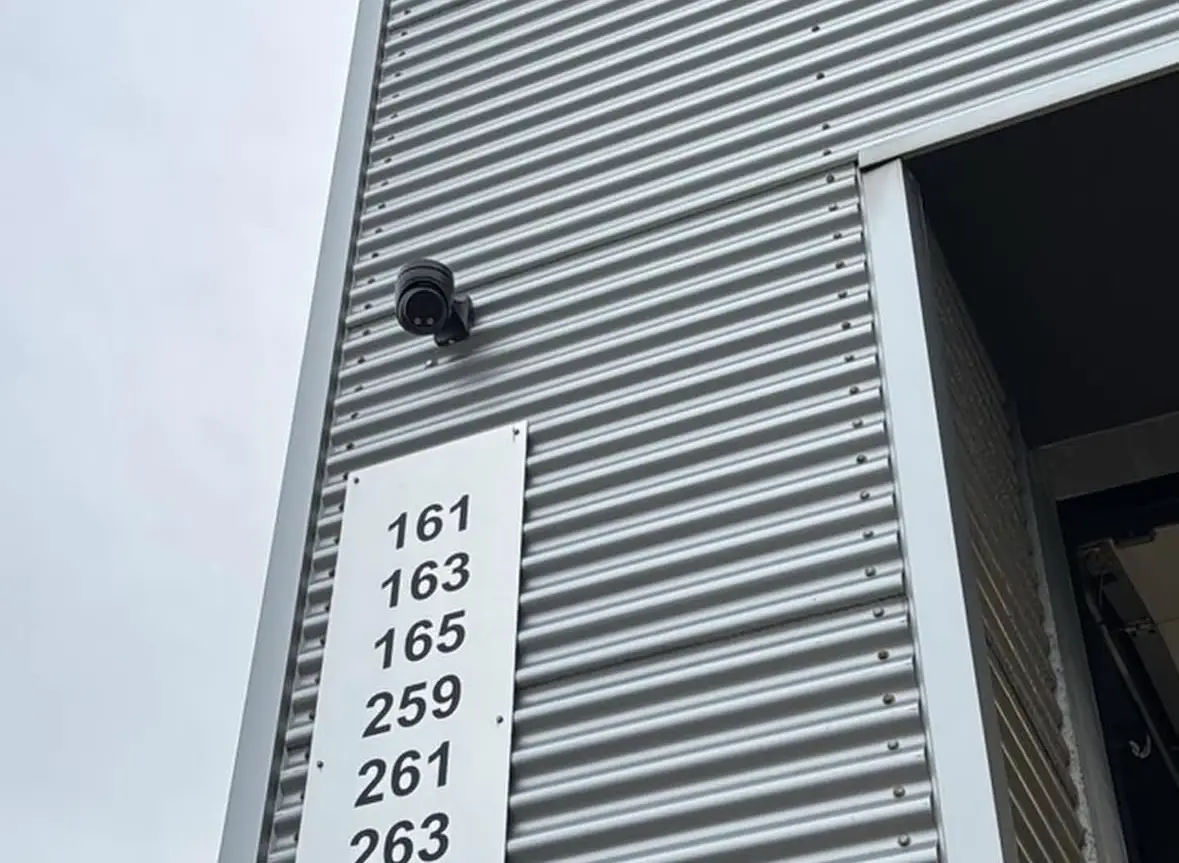 Toezicht op het productieproces in de fabriekshal